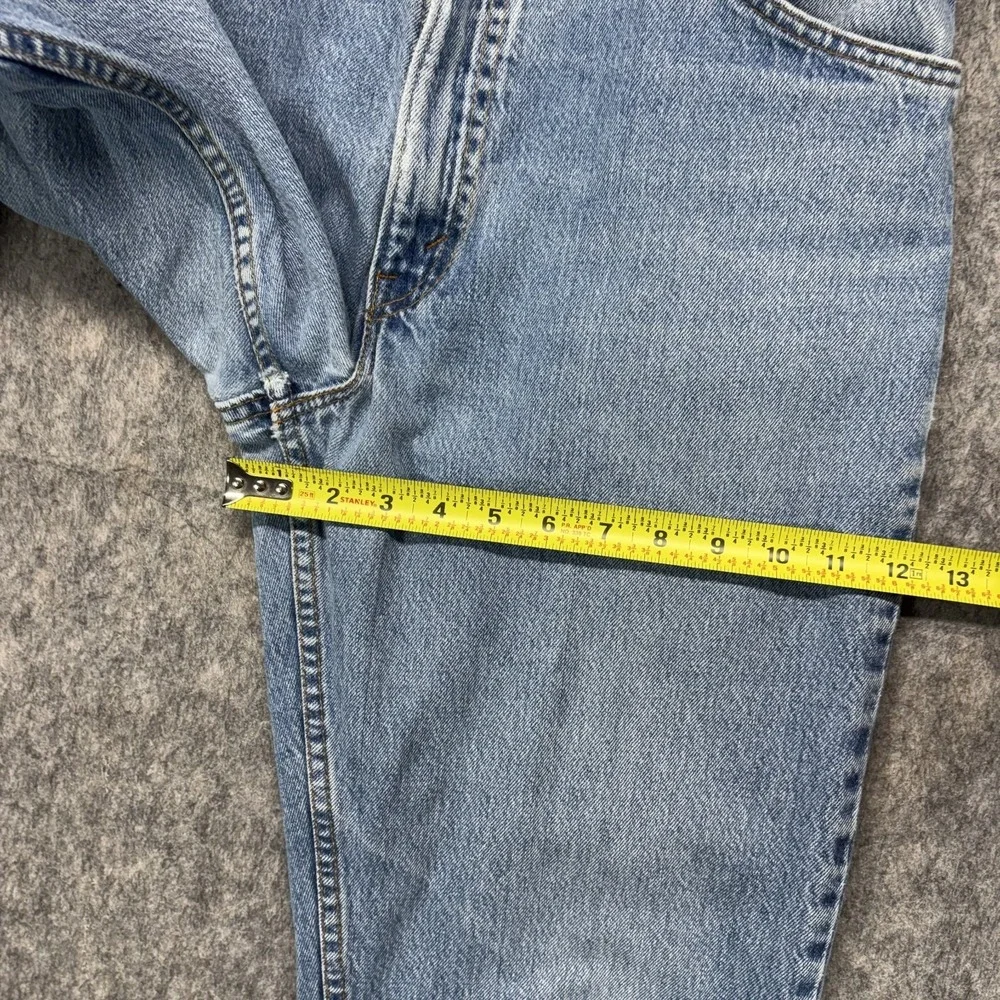 Levis waist 32